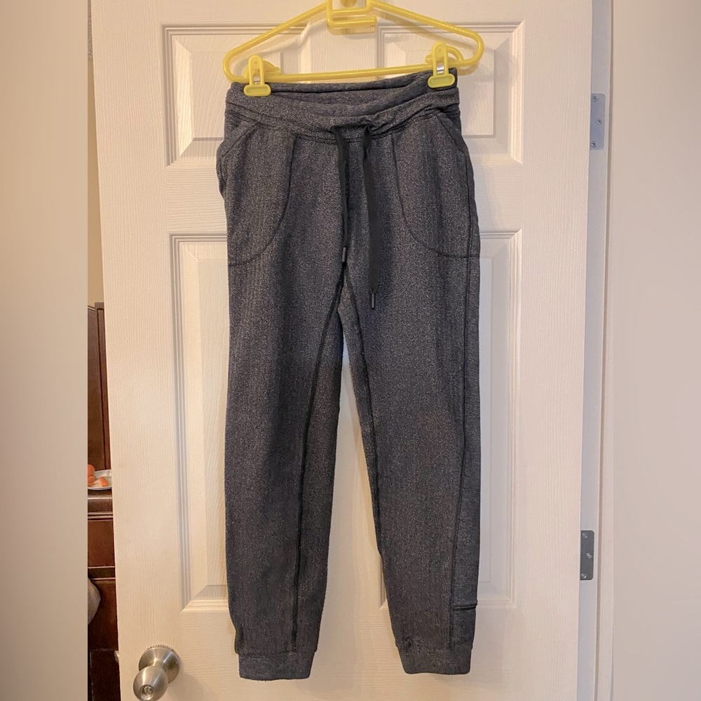 Lululemon Size 4 (I think) Gisnt Herringbone Baserunner pant